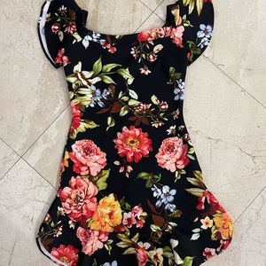 A beautiful, figure flattering floral dress. Perfect for brunch or a night out.